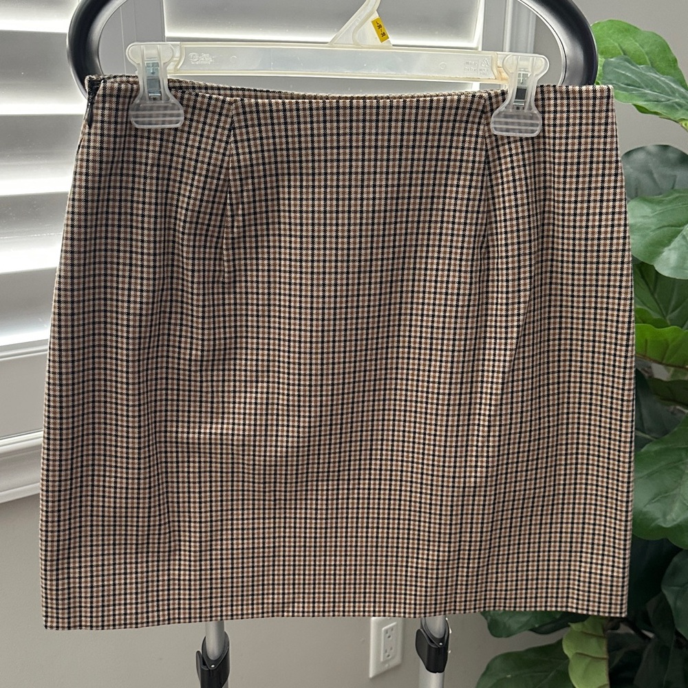 Banana Republic Black and Tan Mini Skirt